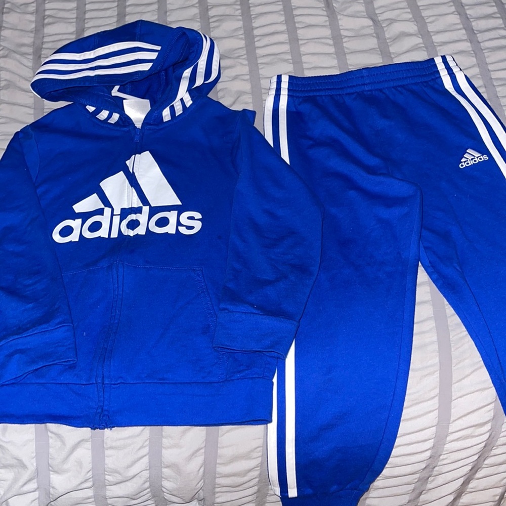 Boys 2 piece set.